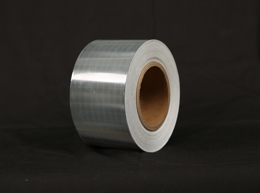 Prismatic delineation sheeting DM3910